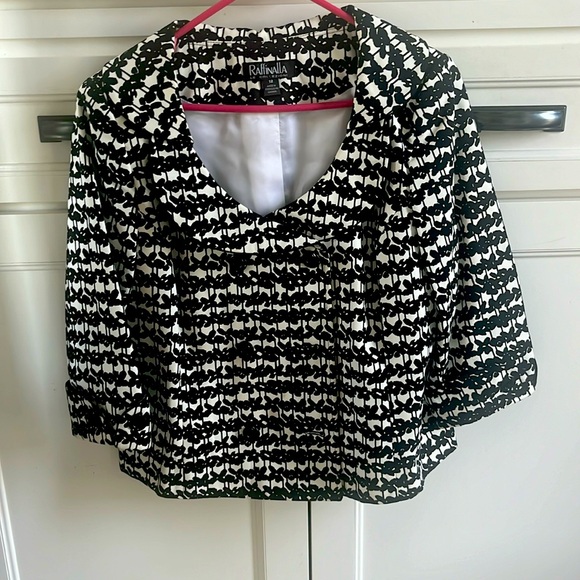 Ladies three-quarter sleeve, black and off-white blazer great condition - Picture 1 of 2